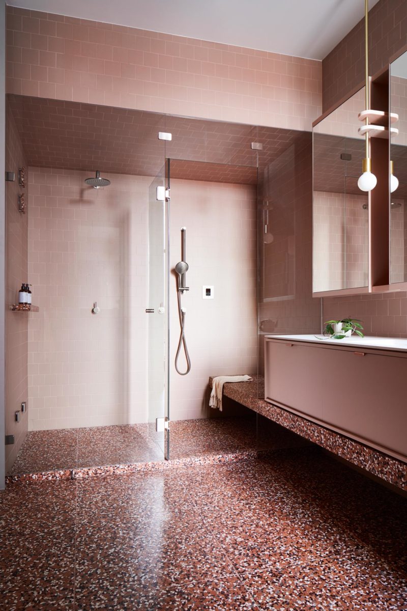 bathroom and shower design tiled with red Terrazzo tiles from Signorino and pink wall tiles